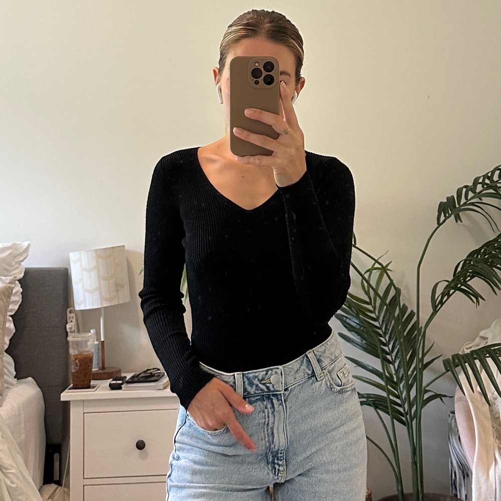 Long sleeve black v neck